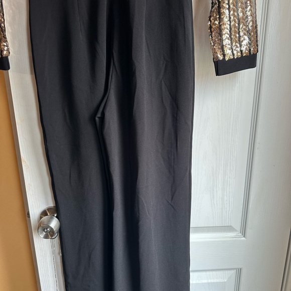 A beutiful jumpsuit it’s stretchy new - Picture 7 of 7